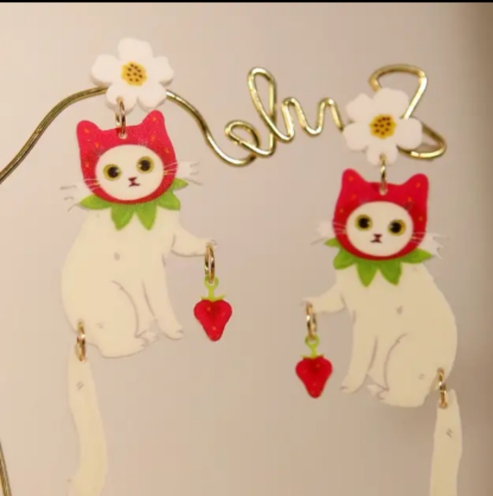 Spring kitty cat 😺 Strawberry 🍓 earrings